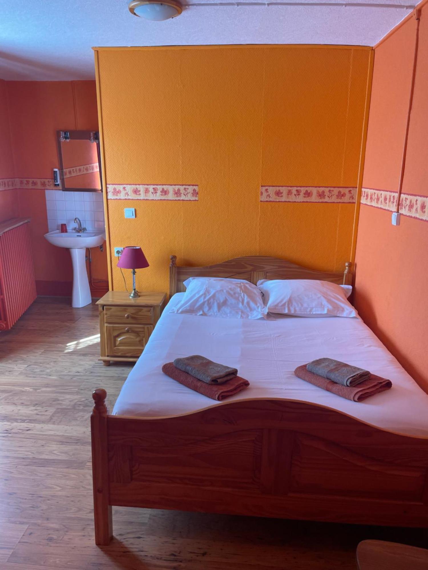 L'Hotel Du Mouton Blanc Fresne-Saint-Mames Εξωτερικό φωτογραφία